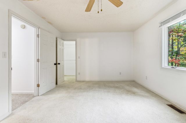 5067 NICKLAUS LN, Mcgaheysville, VA 22840