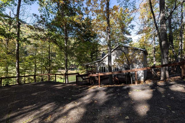 5067 NICKLAUS LN, Mcgaheysville, VA 22840