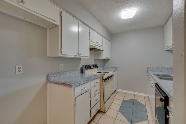 3422 Heritage Lane, Forest Hill, TX 76140