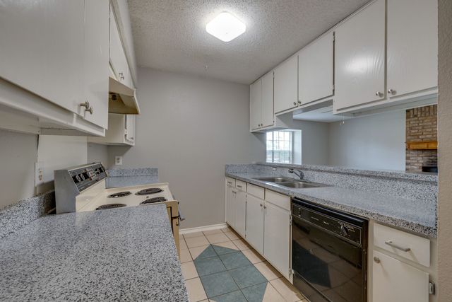 3422 Heritage Lane, Forest Hill, TX 76140