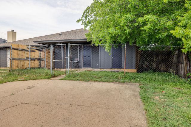 3422 Heritage Lane, Forest Hill, TX 76140