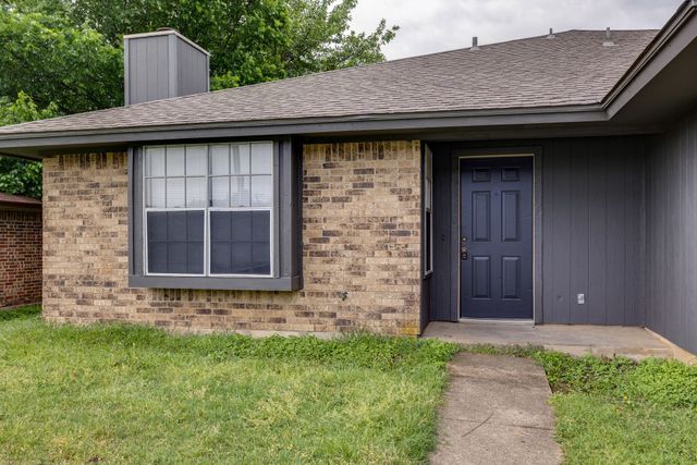 3422 Heritage Lane, Forest Hill, TX 76140