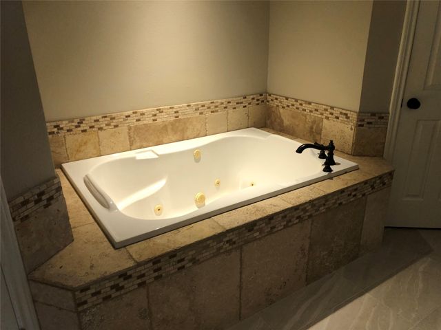 10172 Wandering Way Street, Benbrook, TX 76126