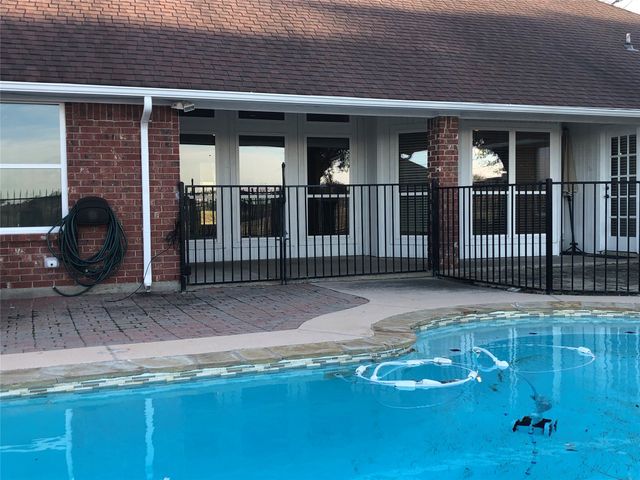 10172 Wandering Way Street, Benbrook, TX 76126