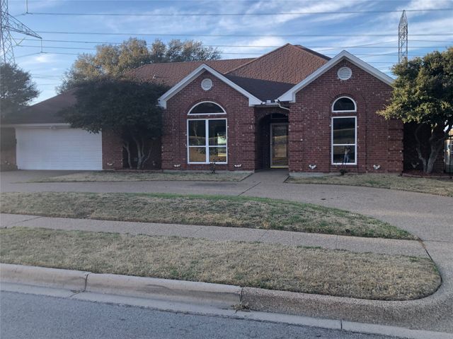 10172 Wandering Way Street, Benbrook, TX 76126