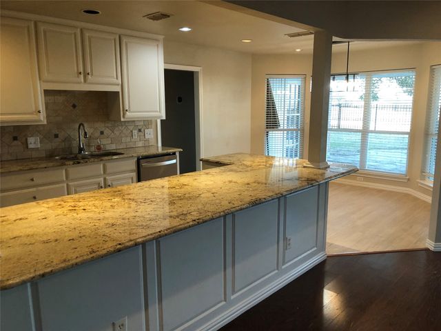 10172 Wandering Way Street, Benbrook, TX 76126