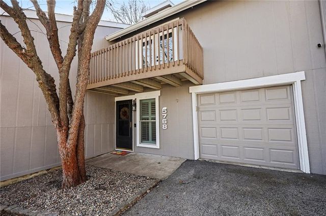 5768 N Anita Avenue, Kansas City, MO 64151