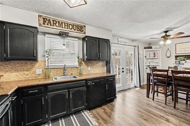 5768 N Anita Avenue, Kansas City, MO 64151