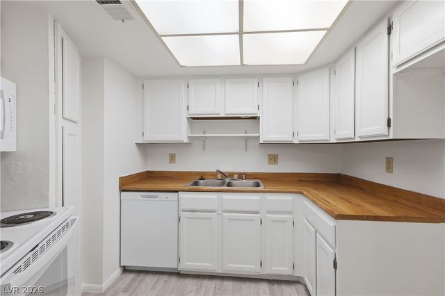 3769 Carlyle Drive 67, Las Vegas, NV 89115
