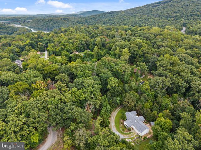 58 BRANCHY RD, Harpers Ferry, WV 25425