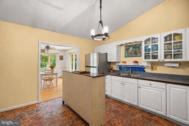 58 BRANCHY RD, Harpers Ferry, WV 25425