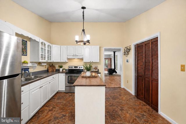 58 BRANCHY RD, Harpers Ferry, WV 25425