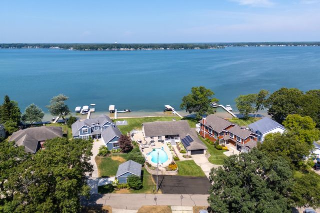 10120 Harris Drive, Portage, MI 49002