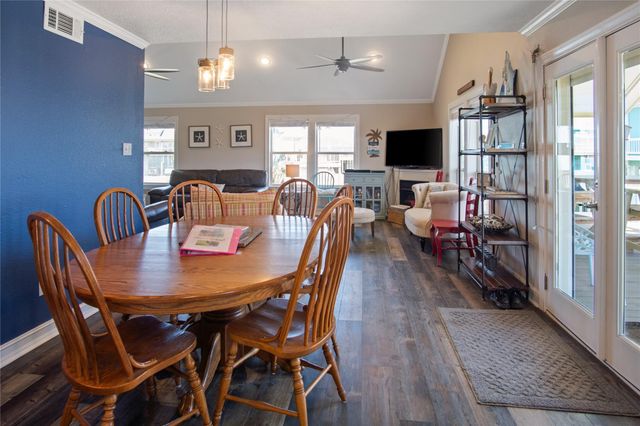 962 Raymond, Crystal Beach, TX 77650