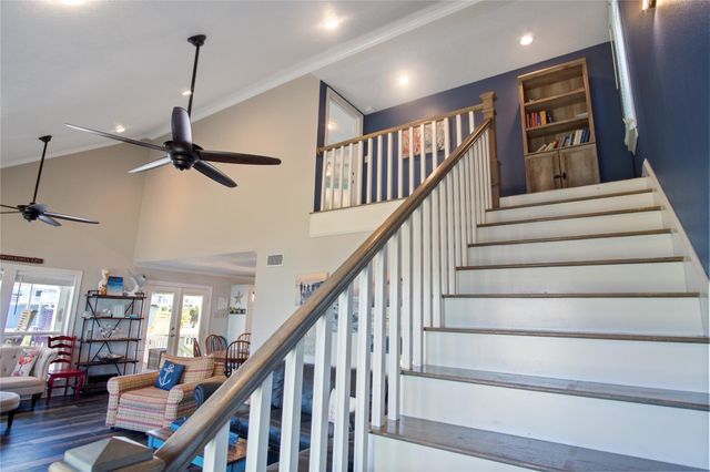 962 Raymond, Crystal Beach, TX 77650