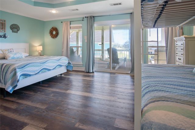 962 Raymond, Crystal Beach, TX 77650