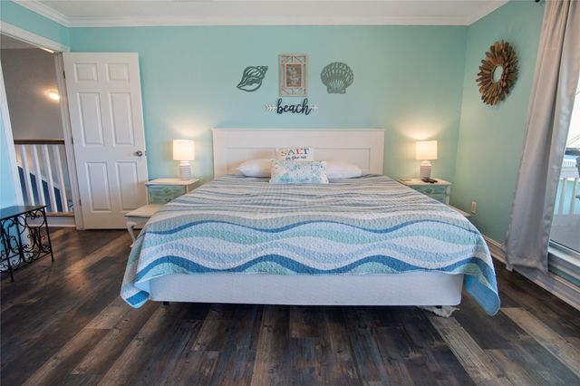 962 Raymond, Crystal Beach, TX 77650