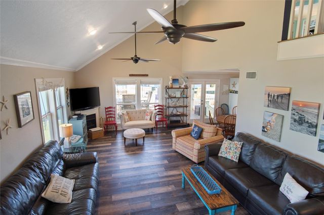 962 Raymond, Crystal Beach, TX 77650