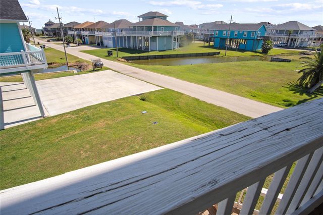 962 Raymond, Crystal Beach, TX 77650