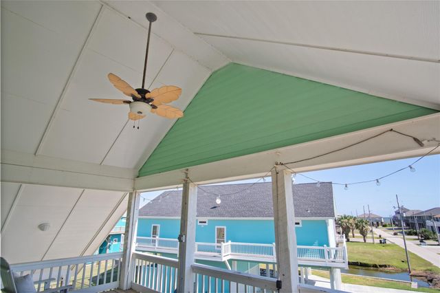 962 Raymond, Crystal Beach, TX 77650