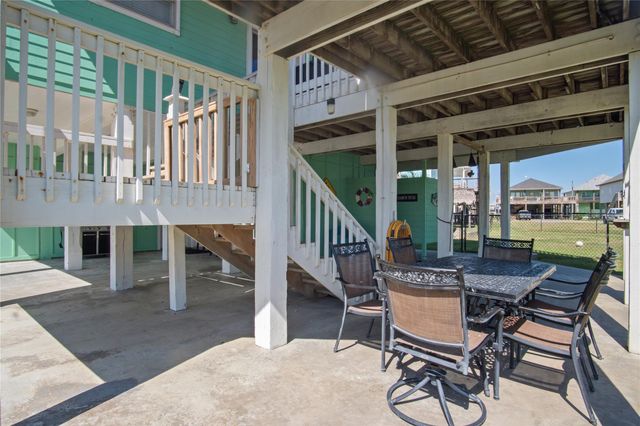 962 Raymond, Crystal Beach, TX 77650