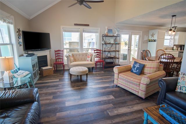 962 Raymond, Crystal Beach, TX 77650