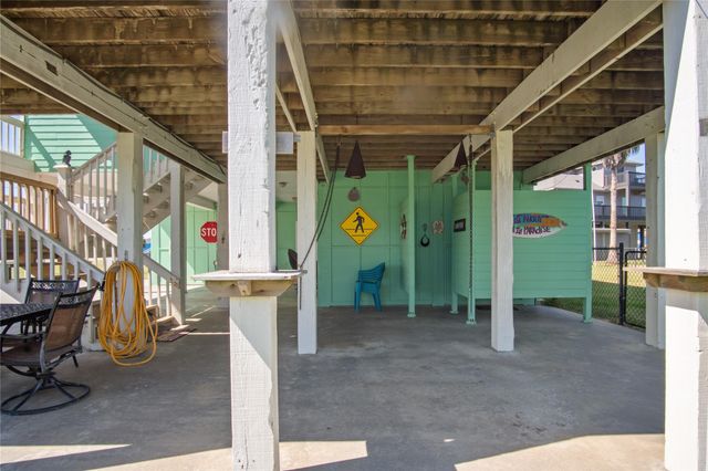 962 Raymond, Crystal Beach, TX 77650