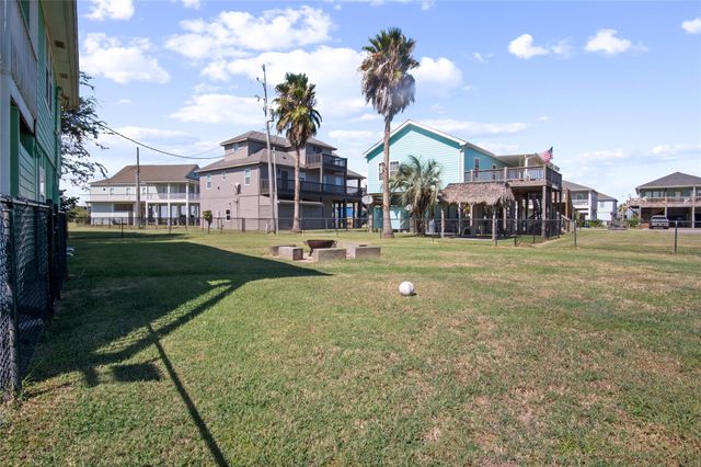 962 Raymond, Crystal Beach, TX 77650