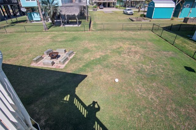 962 Raymond, Crystal Beach, TX 77650