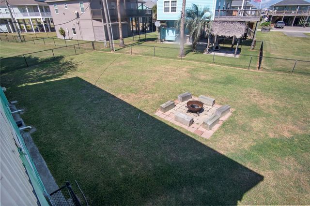 962 Raymond, Crystal Beach, TX 77650