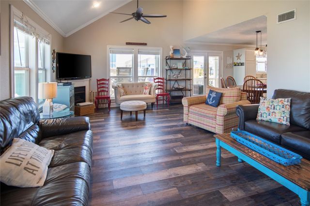 962 Raymond, Crystal Beach, TX 77650