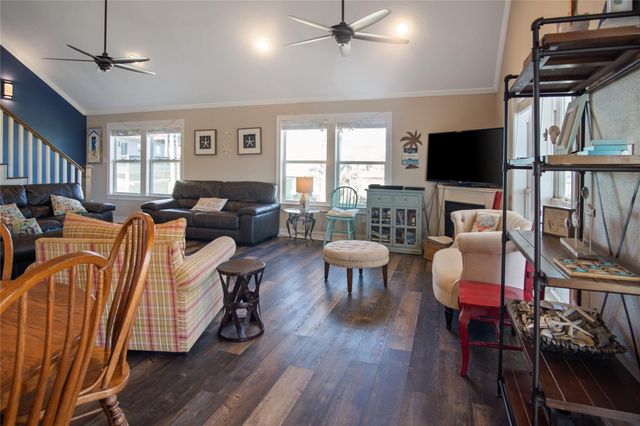 962 Raymond, Crystal Beach, TX 77650