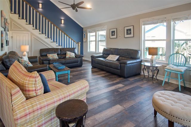 962 Raymond, Crystal Beach, TX 77650