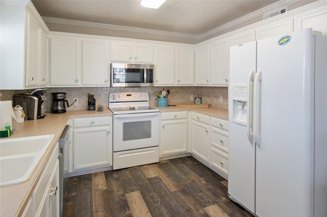 962 Raymond, Crystal Beach, TX 77650