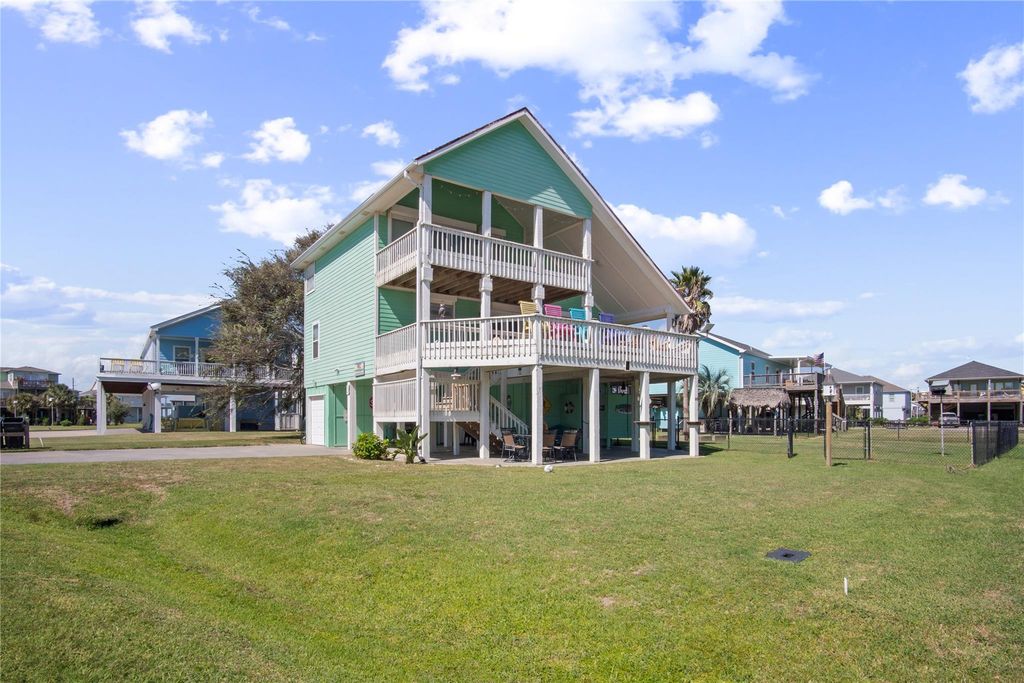 962 Raymond, Crystal Beach, TX 77650