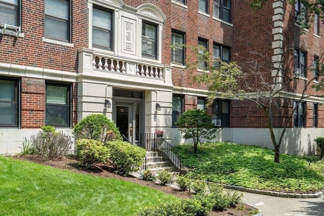 137 Englewood Ave 5, Boston, MA 02135