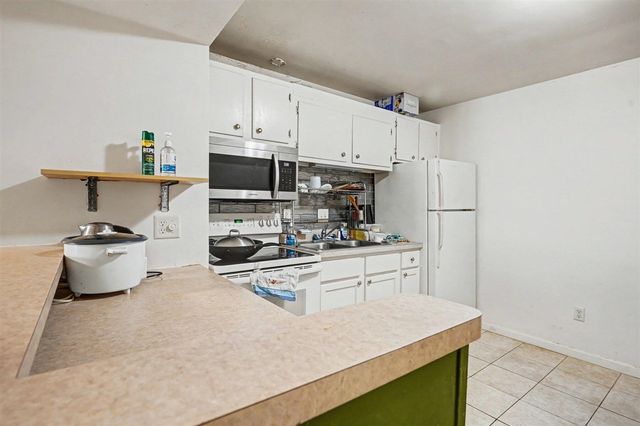 756 W Kilgore Road 302, Kalamazoo, MI 49008