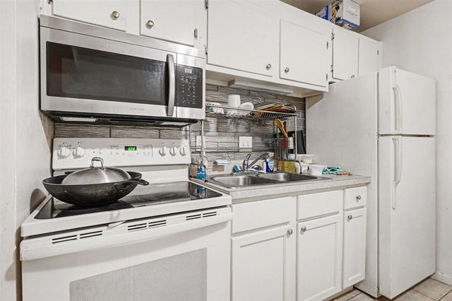 756 W Kilgore Road 302, Kalamazoo, MI 49008