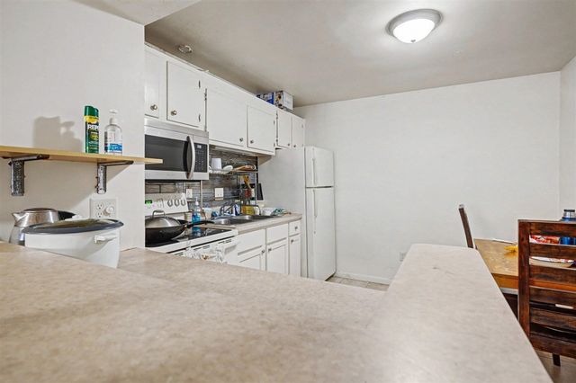 756 W Kilgore Road 302, Kalamazoo, MI 49008