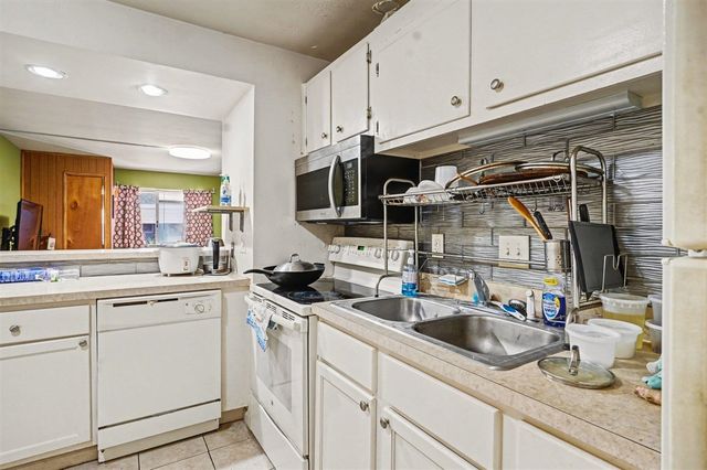 756 W Kilgore Road 302, Kalamazoo, MI 49008