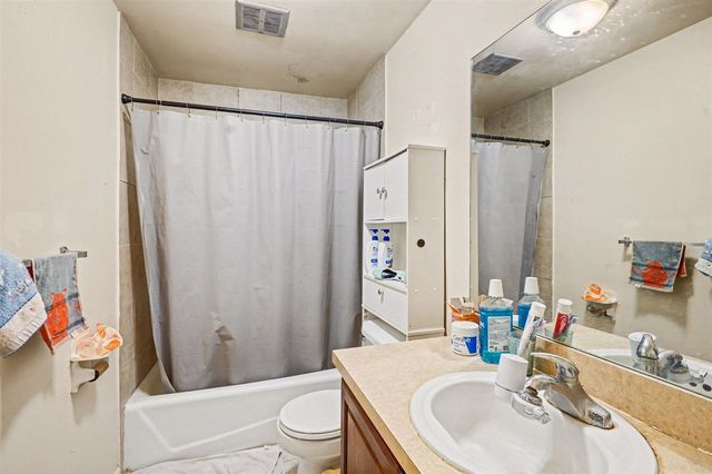 756 W Kilgore Road 302, Kalamazoo, MI 49008