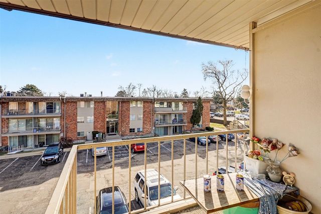 756 W Kilgore Road 302, Kalamazoo, MI 49008