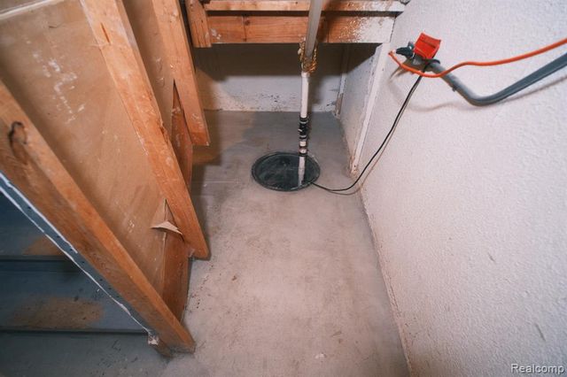 37343 Clubhouse Drive, Sterling Heights, MI 48312