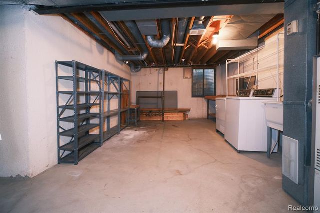 37343 Clubhouse Drive, Sterling Heights, MI 48312