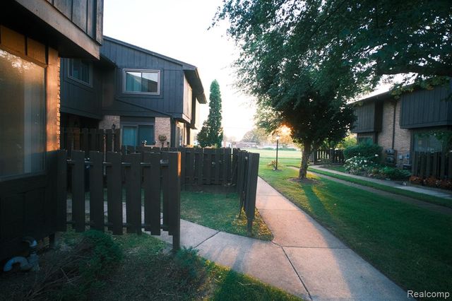 37343 Clubhouse Drive, Sterling Heights, MI 48312