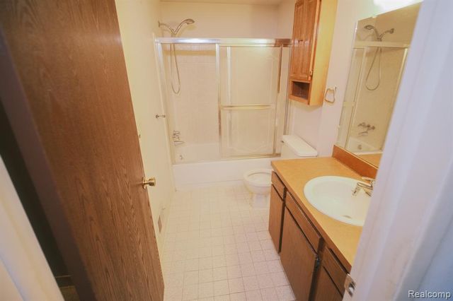 37343 Clubhouse Drive, Sterling Heights, MI 48312