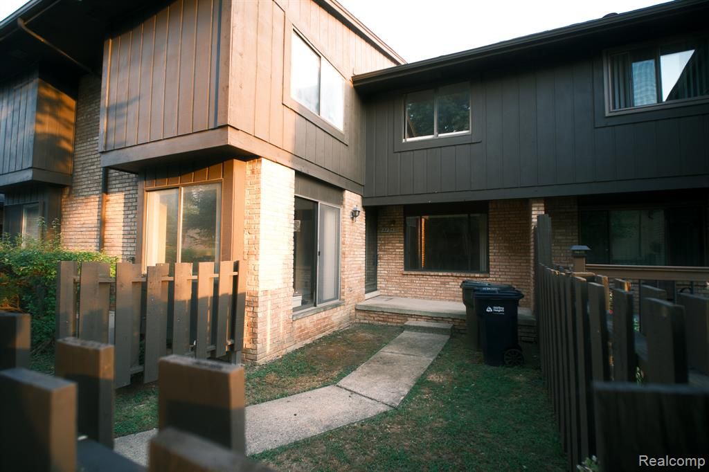 37343 Clubhouse Drive, Sterling Heights, MI 48312