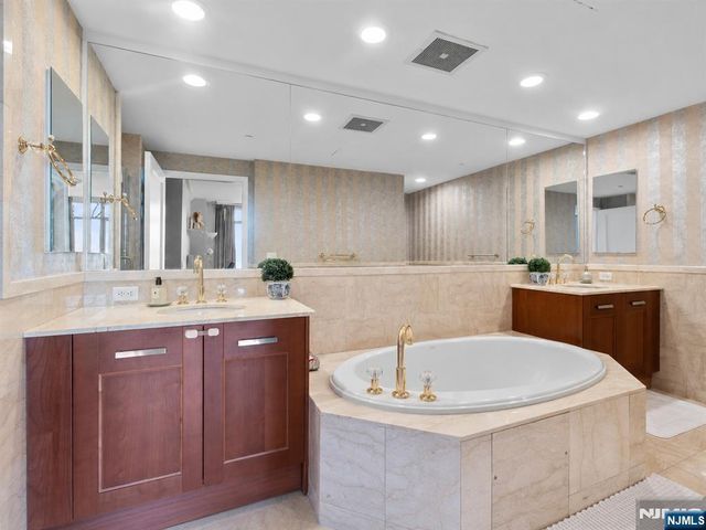 8100 River Road 1005, North Bergen, NJ 07047