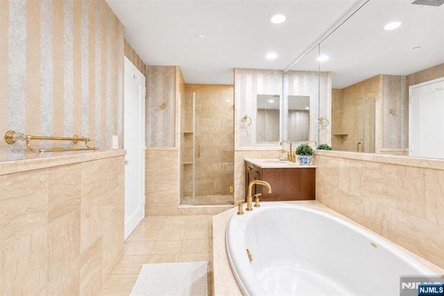 8100 River Road 1005, North Bergen, NJ 07047