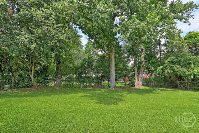 9 Hickory Drive, Savannah, GA 31408